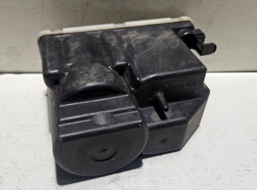 Mercedes 190 W201 1982-1993 sedan 1.8 petrol MT 80 kW 1991  Pumpa centrálneho zámku 1248000748