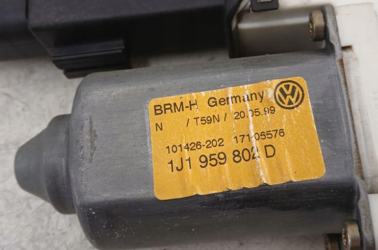 Volkswagen Golf IV 1997-2003 hatchback 1.6 16v petrol MT 77 kW 2000  Motorček okien predný pravý 1J1959802D