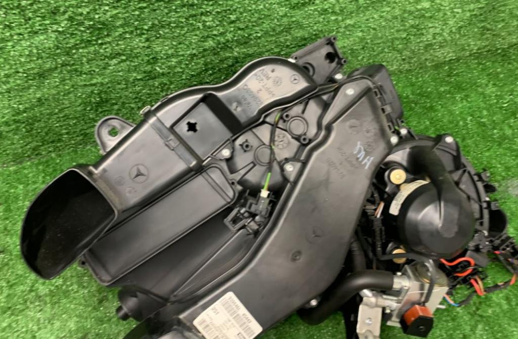 Mercedes R W251 2005-2013 hatchback 3.0 CDI diesel AT 165 kW 2006 Ventilátor kúrenia A2518341161