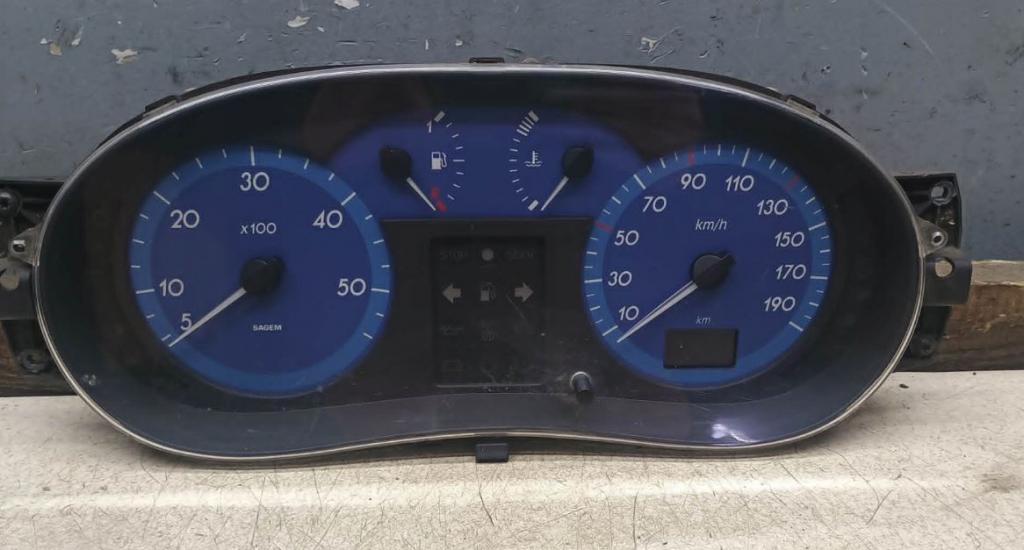 Renault Master II 1998-2010 2.2 DCI diesel 66 kW 2001  Prístrojová doska 8200032765