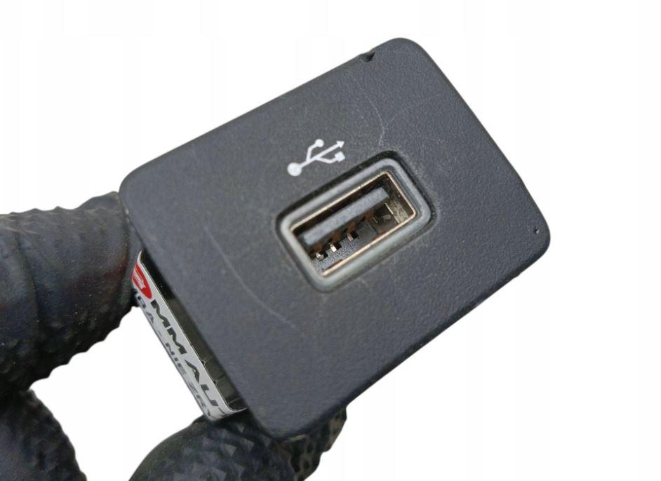 Dacia Sandero III 2020- hatchback 1.0 TCE petrol AT 66 kW 2022  USB port 280231389R