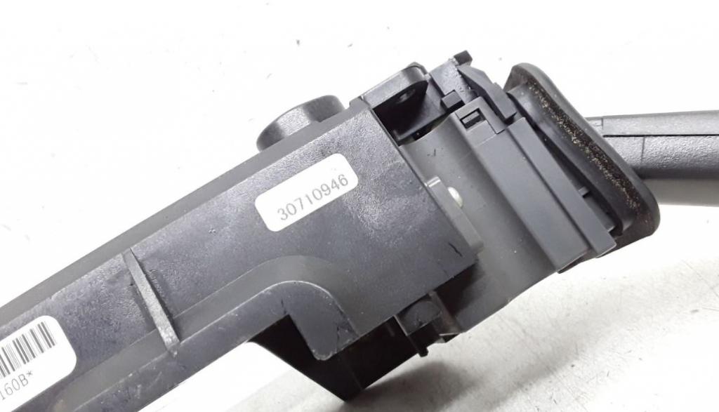 Volvo V70 II 1999-2007 combi 2.4 D5 diesel MT 120 kW 2003  Prepínacie páčky pod volantom 30669738