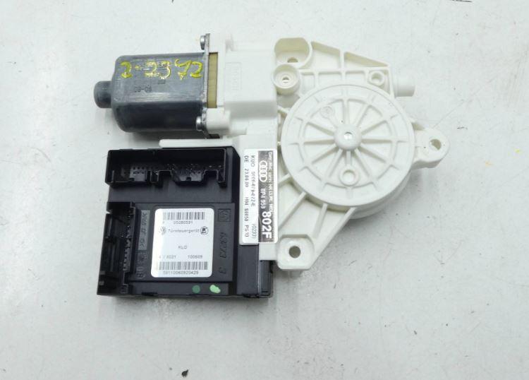 Audi A3 8P 2003-2012 hatchback 2.0 TDI diesel MT 103 kW 2008  Motorček okien zadný pravý 8P4959802F
