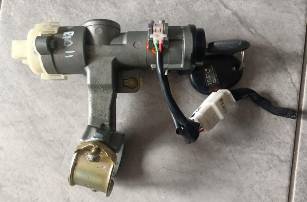 Kia Rio II 2005-2011 hatchback 1.4 16v petrol MT 71 kW 2009  Spínacia skrinka