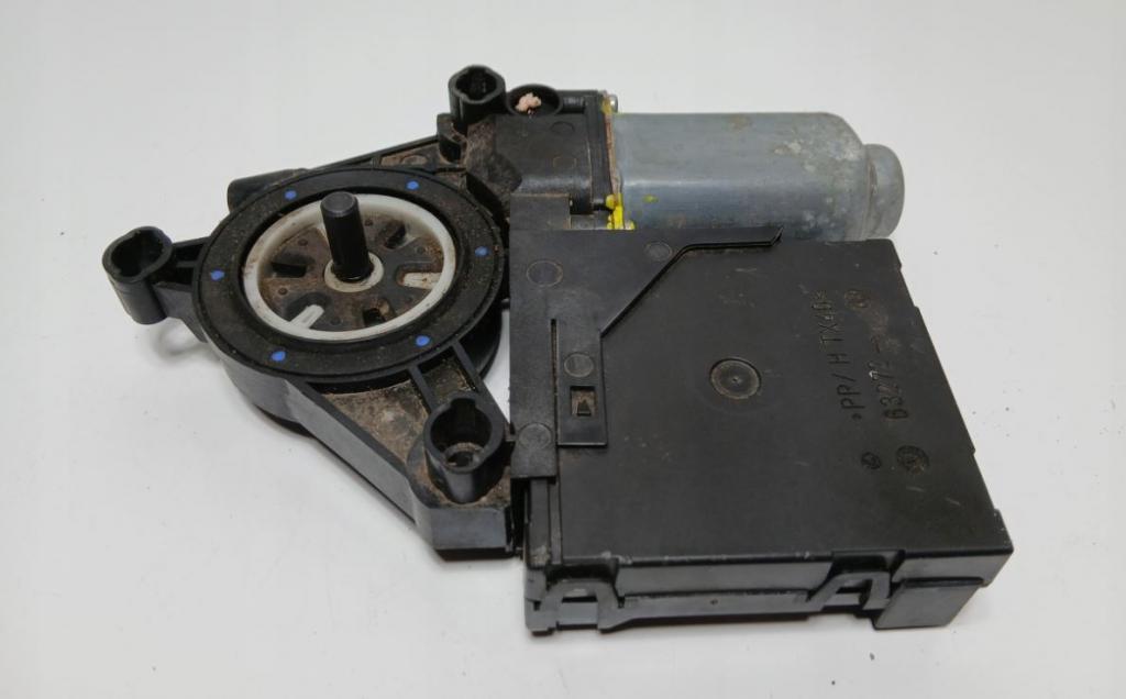 Skoda Octavia II 2004-2013 combi 2.0 TDI diesel MT 103 kW 2008  Motorček okien predný pravý 1T0959702B