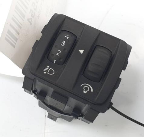 Renault Megane II 2003-2008 hatchback 1.5 DCI diesel MT 78 kW 2007  Prepínač svetiel 8200121805B