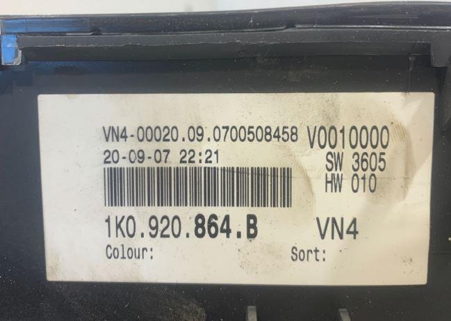 Volkswagen Golf V 2003-2009 hatchback 1.9 TDI diesel MT 77 kW 2005  Prístrojová doska 1K0920864B V0010000 0700508458