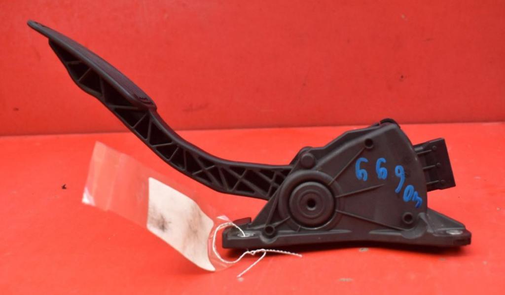 Toyota Yaris I 1999-2005 hatchback 1.0 16v petrol 50 kW 2001  Potenciometer plynového pedálu 78010-0D010