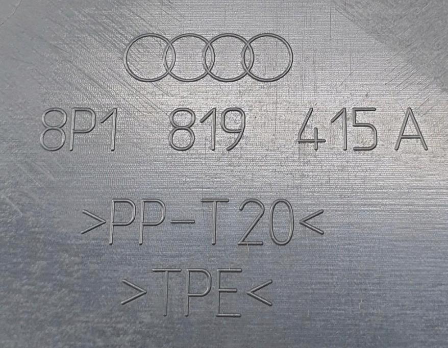 Audi A3 8P 2003-2012 hatchback 2.0 FSI petrol AT 110 kW 2004  Torpédo (plast pod čelným sklom) 8P1819415A