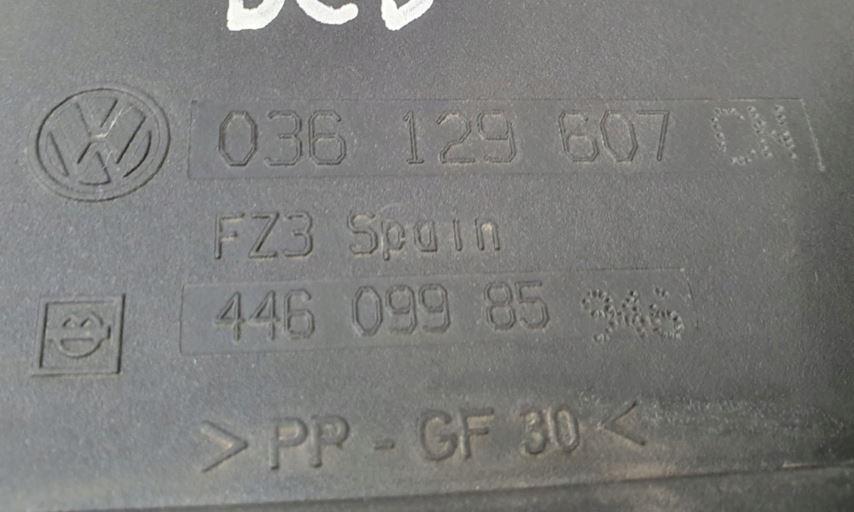 Volkswagen Polo IV 9N 2001-2009 hatchback 1.4 16v petrol MT 55 kW 2006  Kryt motora horný 036129607T
