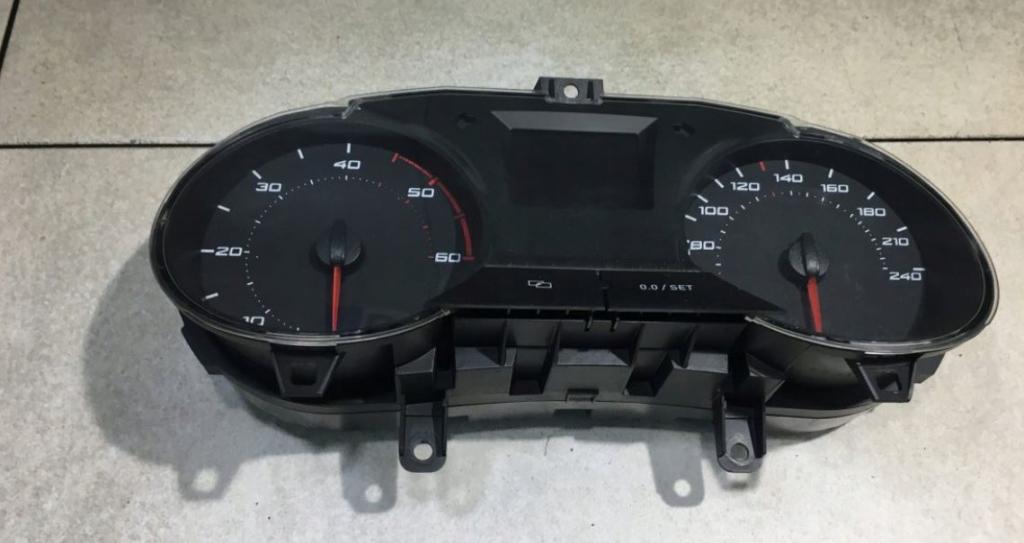 Seat Ibiza IV 6J 2008-2017 hatchback 1.4 16v petrol MT 63 kW 2009  Prístrojová doska 6J0920801A