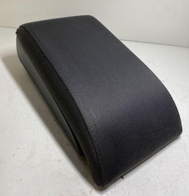Volkswagen Touran I 2003-2015 hatchback 1.9 TDI diesel MT 77 kW 2004  Lakťová opierka 1T0864208