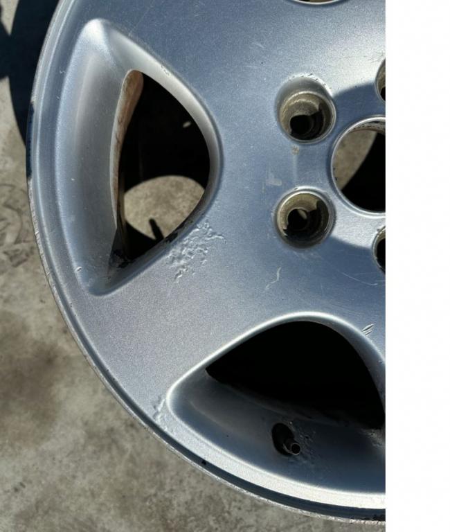 Audi A4 B5 1994-2001 combi 1.9 TDI diesel MT 81 kW 1999  Hliníkový disk 8D0601025C 16