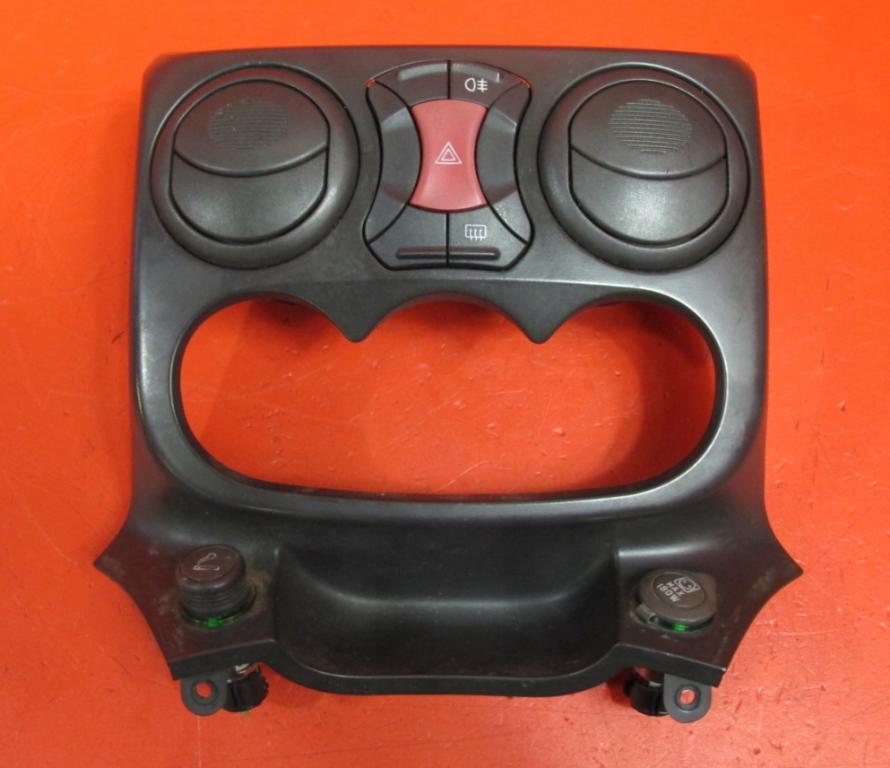 Fiat Doblo I 2001-2010 1.6 16v petrol 76 kW 2006  Stredový panel