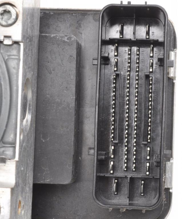 Volvo XC60 II 2.0 D4 140kW  Pumpa ABS 32214772 32214803
