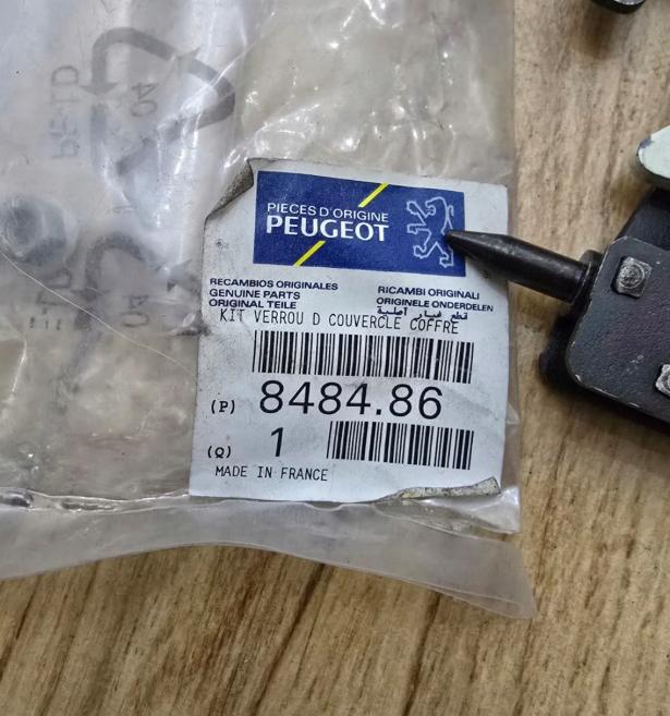 Peugeot 206 2.0 16v petrol MT 100 kW 2001  Zámok strechy