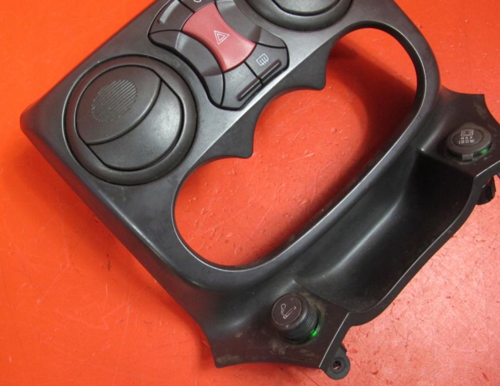 Fiat Doblo I 2001-2010 1.6 16v petrol 76 kW 2006  Stredový panel