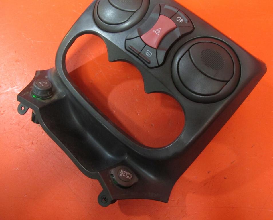 Fiat Doblo I 2001-2010 1.6 16v petrol 76 kW 2006 Stredový panel
