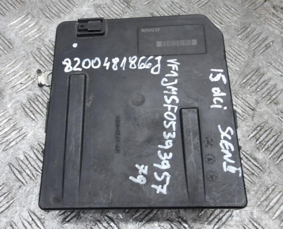 Renault Scenic II 2003-2009 hatchback 1.5 DCI diesel MT 78 kW 2007  Poistková skrinka 8200481866-J