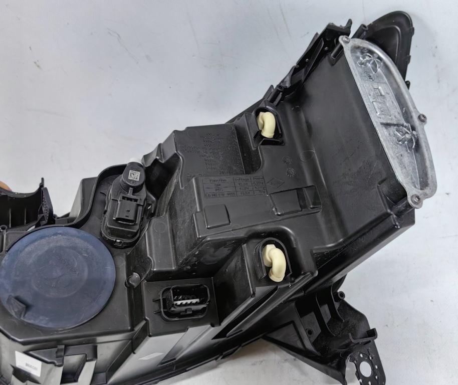 Dacia Sandero III 2020- Svetlo predné pravé 260107978R