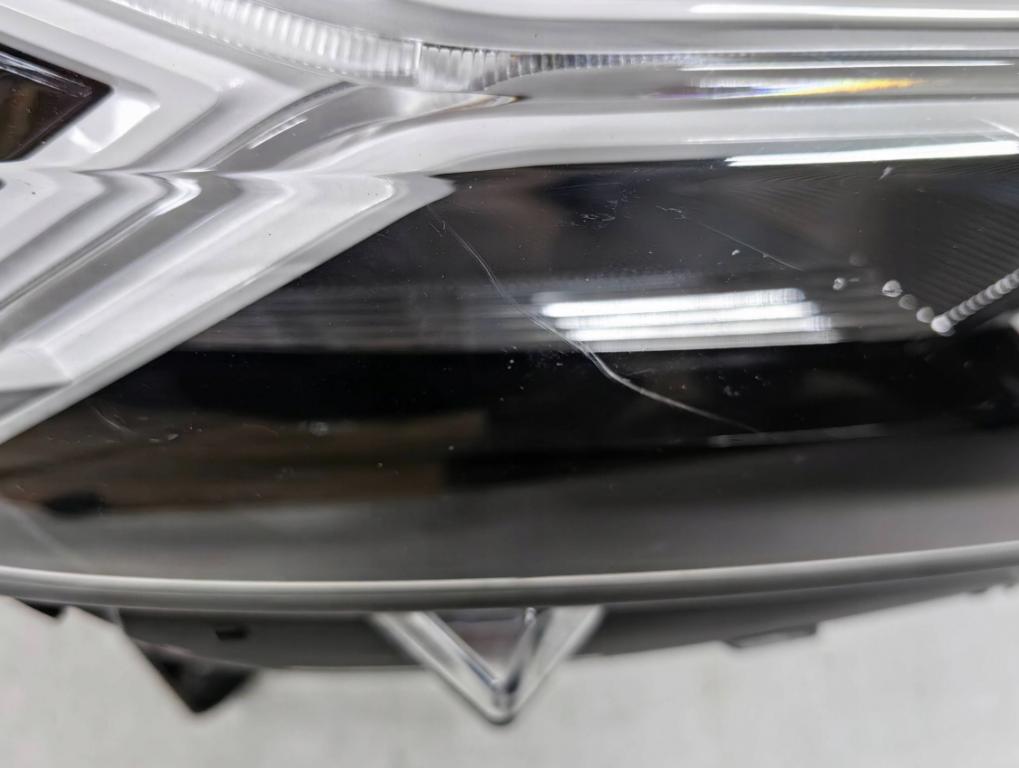 Dacia Sandero III 2020- Svetlo predné pravé 260107978R