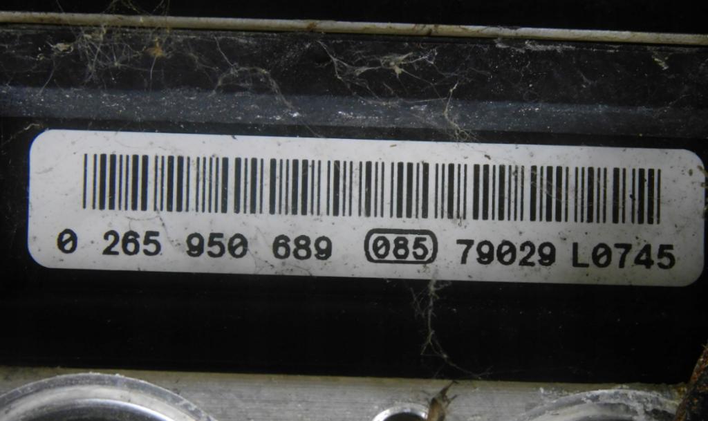 Skoda Fabia II 2007-2014 hatchback 1.4 16v petrol MT 63 kW 2008 Pumpa ABS 6R0907379E 0265950689