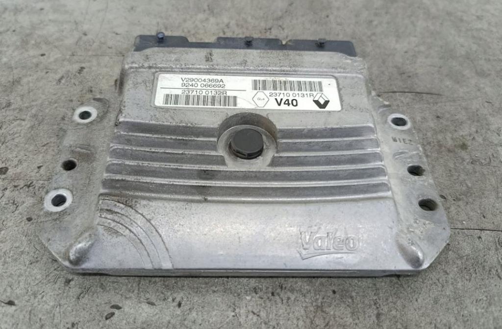 Renault Megane II 2003-2008 hatchback 1.6 16v petrol MT 83 kW 2004  Riadiaca jednotka motora 237100132R