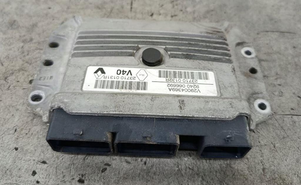 Renault Megane II 2003-2008 hatchback 1.6 16v petrol MT 83 kW 2004  Riadiaca jednotka motora 237100132R