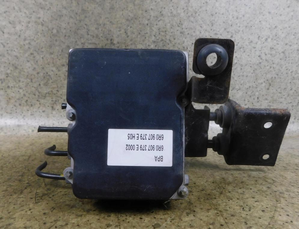 Skoda Fabia II 2007-2014 hatchback 1.4 16v petrol MT 63 kW 2008 Pumpa ABS 6R0907379E 0265950689