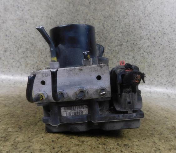 Skoda Fabia II 2007-2014 hatchback 1.4 16v petrol MT 63 kW 2008  Pumpa ABS 6R0907379E 0265950689