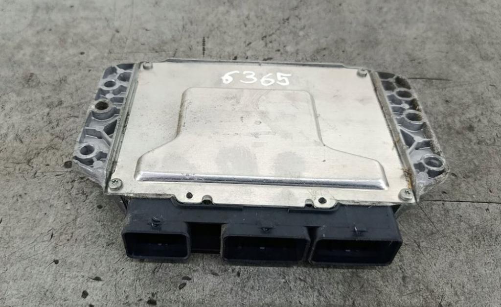 Renault Megane II 2003-2008 hatchback 1.6 16v petrol MT 83 kW 2004  Riadiaca jednotka motora 237100132R