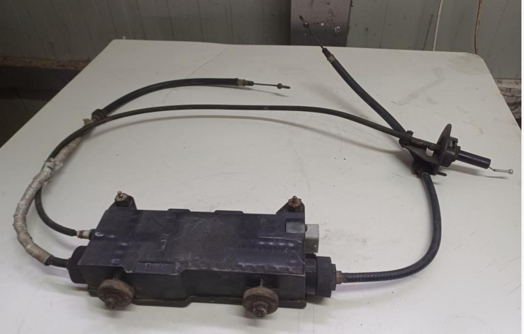 Renault Scenic II 2003-2009 hatchback 1.9 DCI diesel MT 85 kW 2003  Ručná brzda elektrická 8200522628A