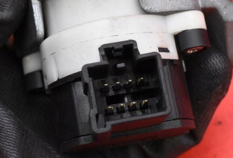 Volvo S60 I 2000-2010 sedan 2.4 20v petrol MT 125 kW 2003  Spínacia skrinka 8626324
