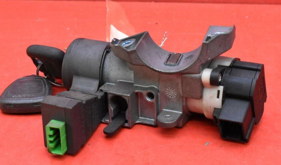 Volvo S60 I 2000-2010 sedan 2.4 20v petrol MT 125 kW 2003  Spínacia skrinka 8626324