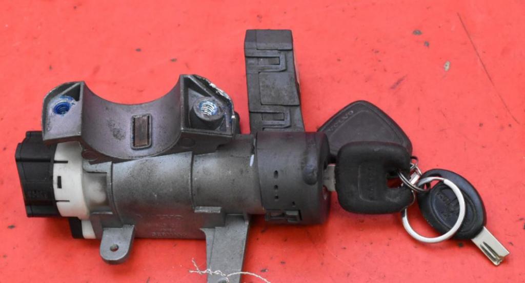 Volvo S60 I 2000-2010 sedan 2.4 20v petrol MT 125 kW 2003  Spínacia skrinka 8626324