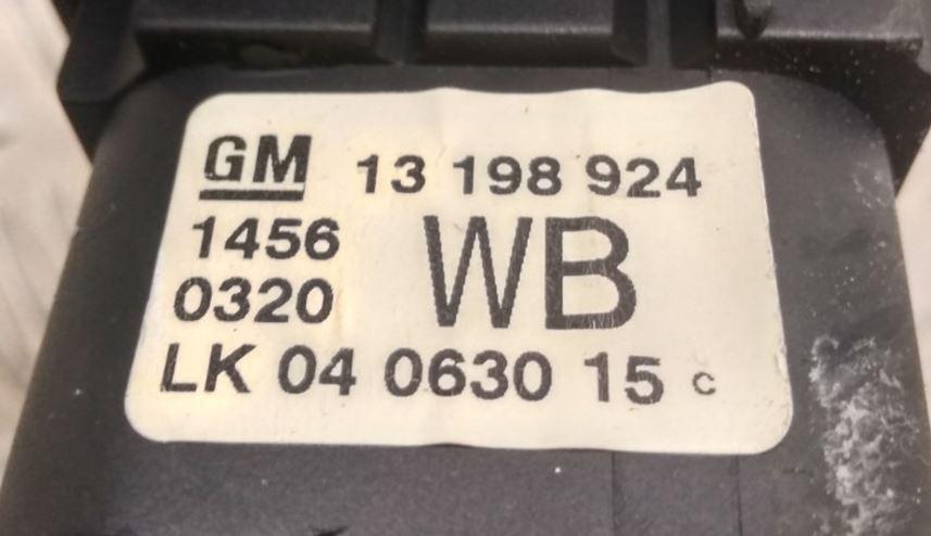 Opel Astra III 2004-2014 hatchback 1.6 16v petrol Z16XEP MT 77 kW 2004  Prepínač svetiel 13198924 LK04063015