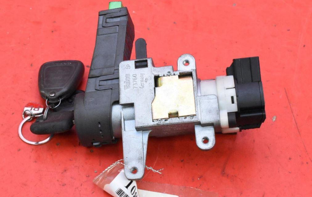 Volvo S60 I 2000-2010 sedan 2.4 20v petrol MT 125 kW 2003  Spínacia skrinka 8626324