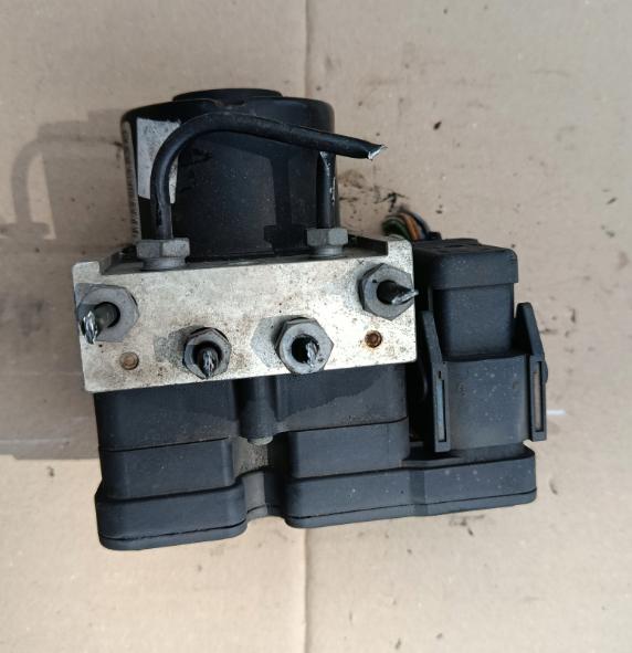 Ford Fusion hatchback 1.4 TDCi diesel 50 kW 2006  Pumpa ABS 4S61-2M110-CC