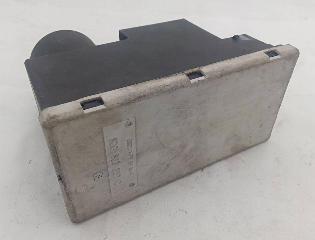 Audi A3 8L 1996-2003 hatchback 1.6 petrol MT 74 kW 1998  Pumpa centrálneho zámku 8D0862257B
