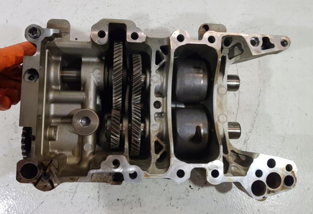 Audi A6 C6 2004-2011 sedan 2.0 TFSI petrol MT 125 kW 2007  Olejová pumpa 06B103535G