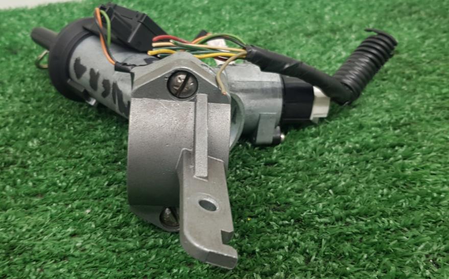 Nissan Micra K12 2003-2010 hatchback 1.2 petrol MT 59 kW 2003  Spínacia skrinka 28590AX600 N0501653