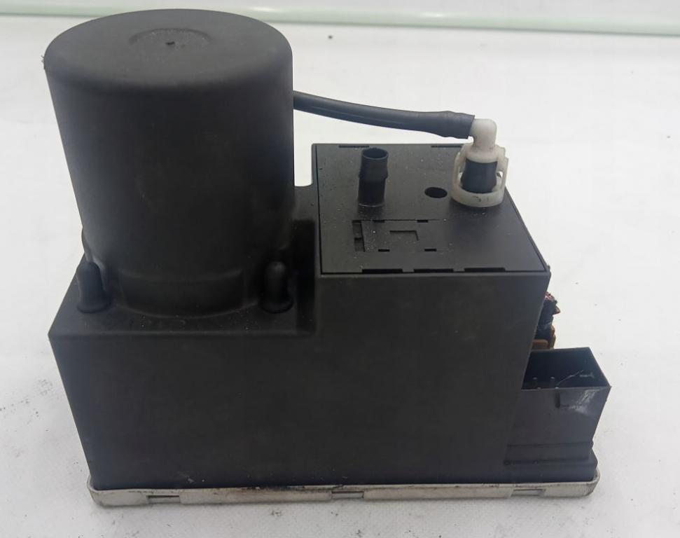 Audi A3 8L 1996-2003 hatchback 1.6 petrol MT 74 kW 1998  Pumpa centrálneho zámku 8D0862257B