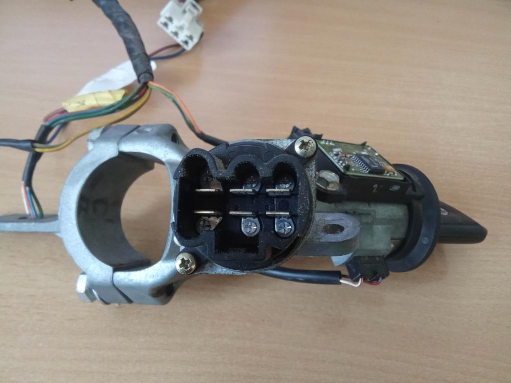 Nissan Micra K12 2003-2010 hatchback 1.2 16v petrol MT 48 kW 2006  Spínacia skrinka N0501653