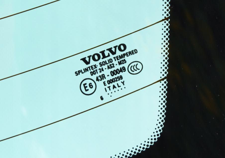Volvo S60 I 2000-2010 sedan 2.0 T petrol MT 132 kW 2002  Sklo zadné
