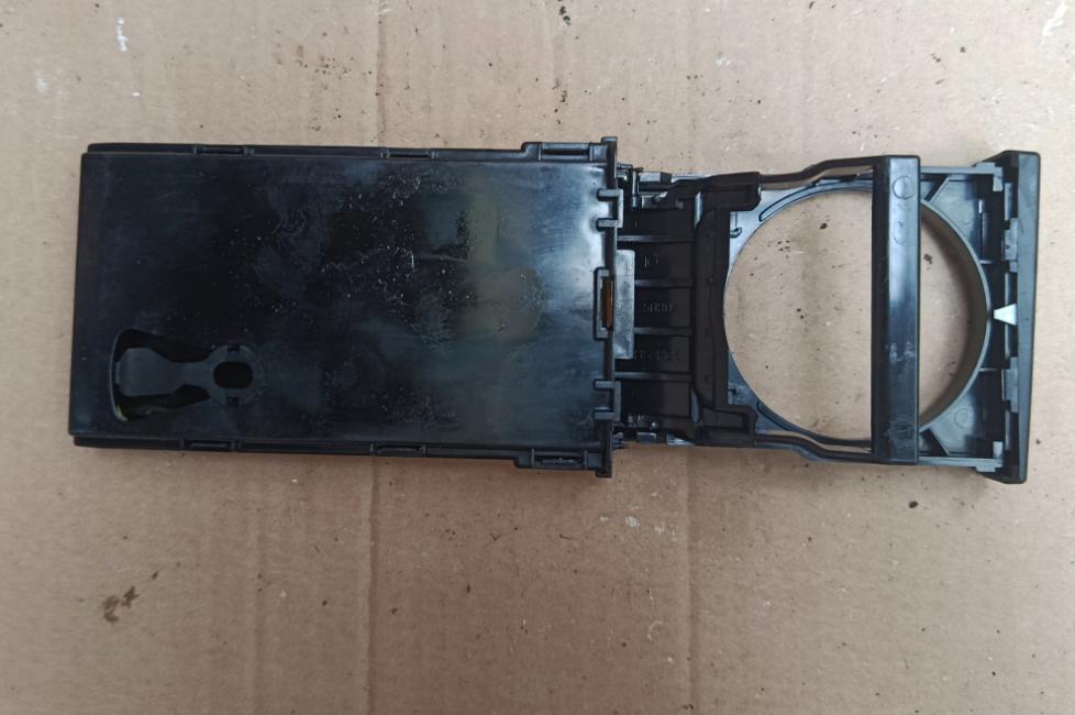 Seat Ibiza III 6L 2002-2008 Držiak (úchyt) na nápoje 6L1862531