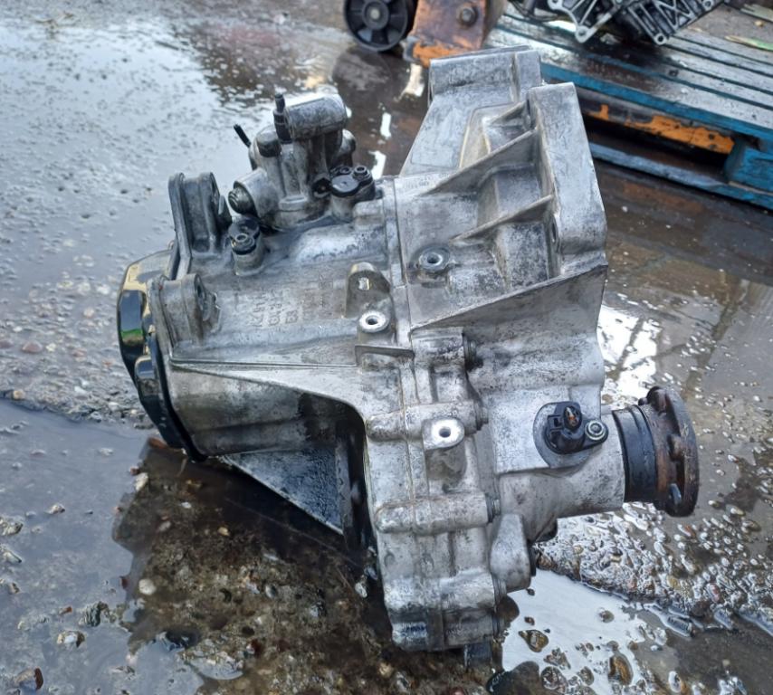 Audi A2 hatchback 1.4 16v petrol AUA MT 55 kW 2000  Prevodovka FDM