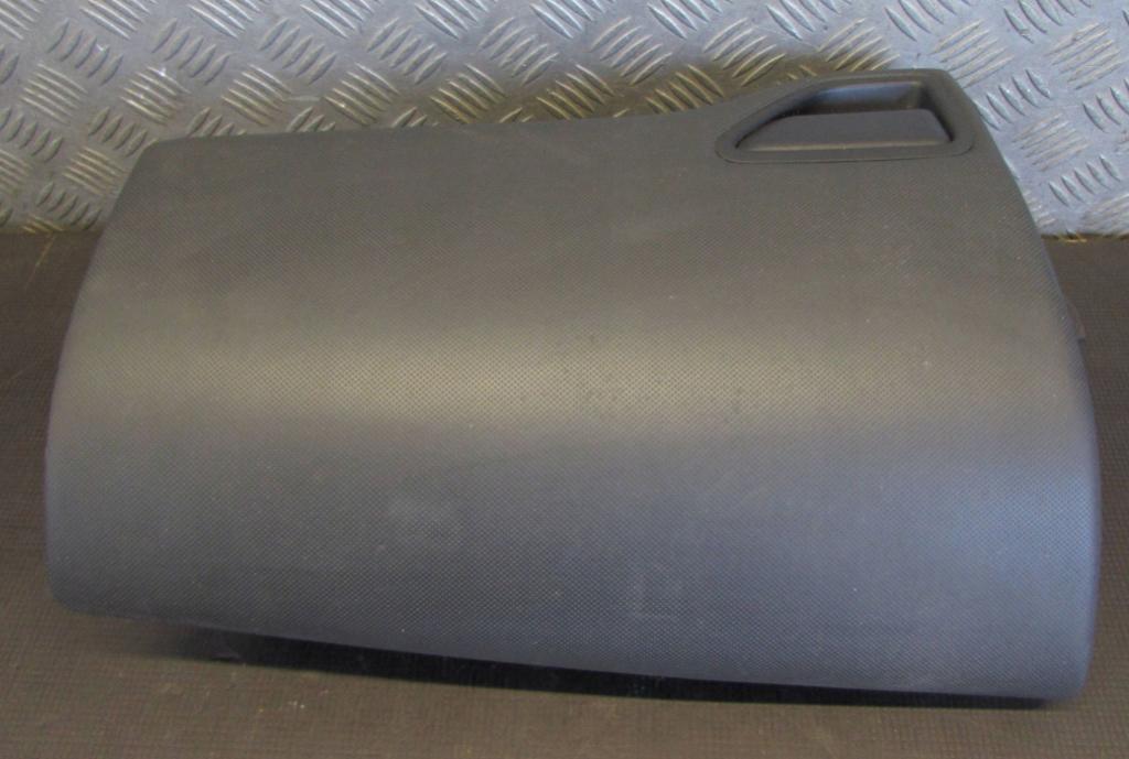 Toyota Auris I 2006-2013 hatchback 1.6 97 kW 2011  Priehradka (kastlík) 5543702160