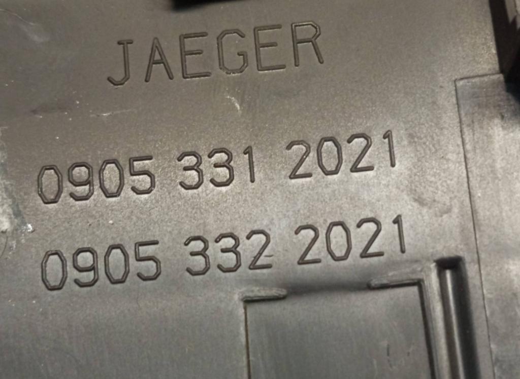Audi A3 8P 2003-2012 hatchback 1.6 8v petrol MT 75 kW 2003  Prístrojová doska 8L0920933N