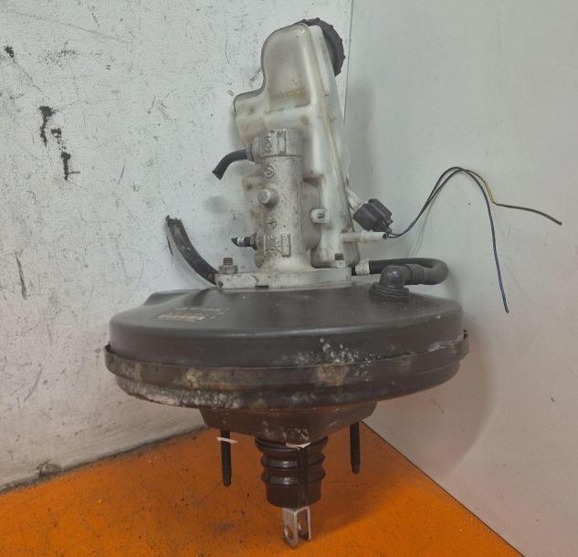 Ford Focus Mk2 2004-2011 combi Posilňovač bŕzd 6M512B195-FB