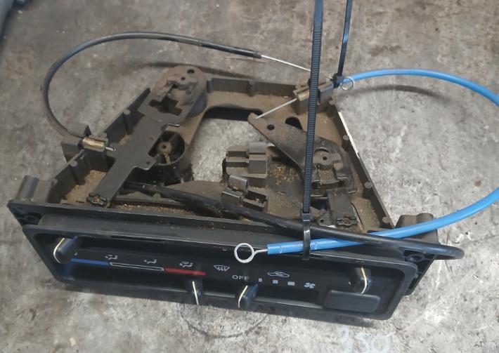 Suzuki Jimny  Panel kúrenia/klimatizácie